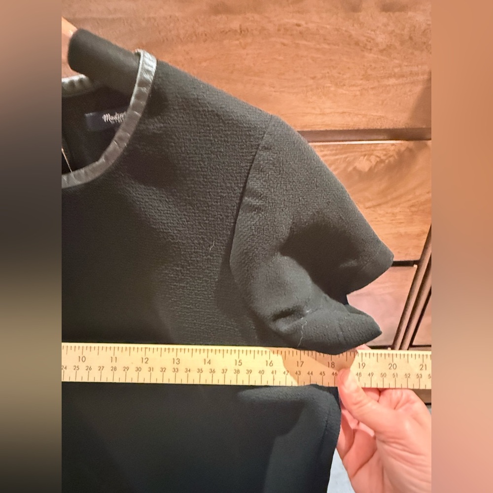 Madewell black short-sleeve top/blouse with leather trim around the collar - Picture 4 of 7